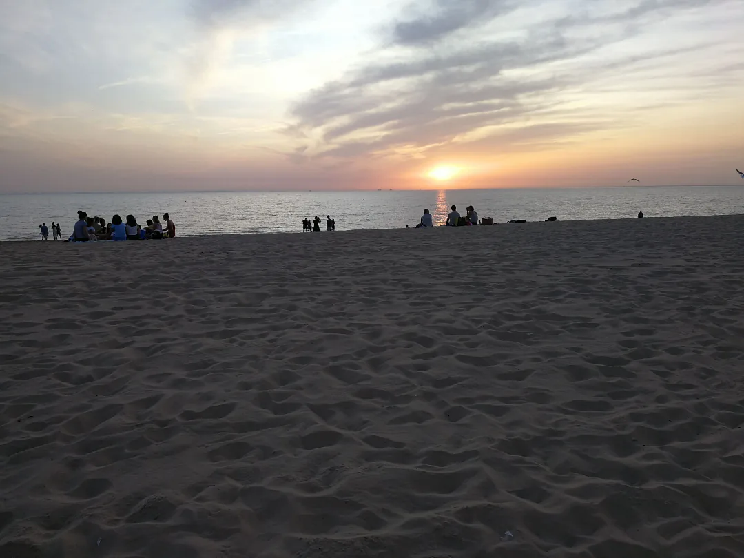 Coucher de soleil sur la plage, à trente-cinq minutes du logis
